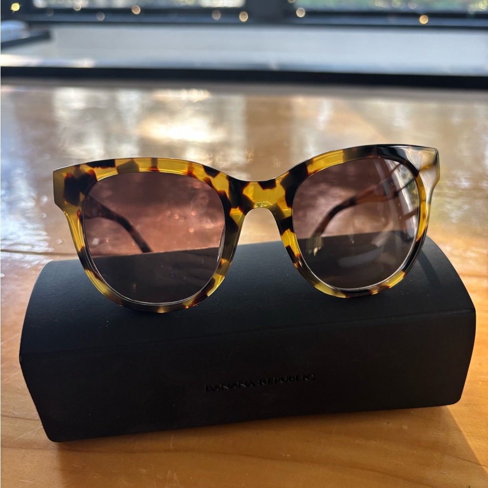 Banana Republic Wild Yellow Tortoise Sunglasses